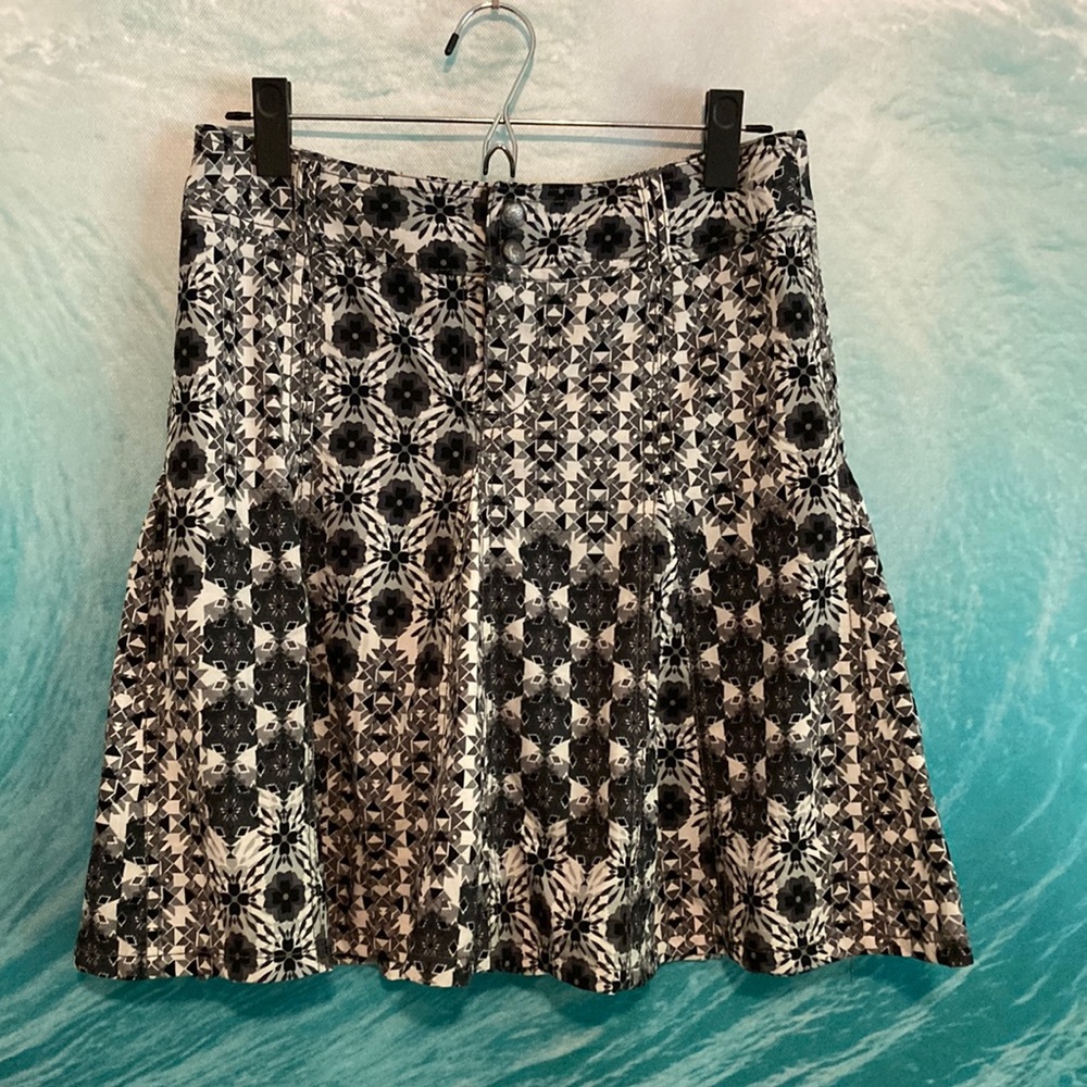 Athleta Whatever Skort great condition pockets black gray white size 2